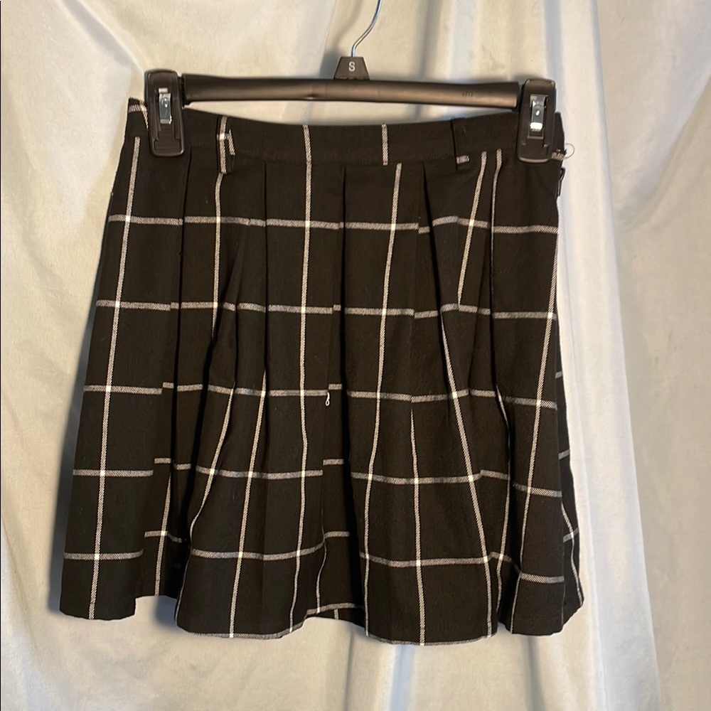 Hot Topic Black and White Skater Mini Skirt